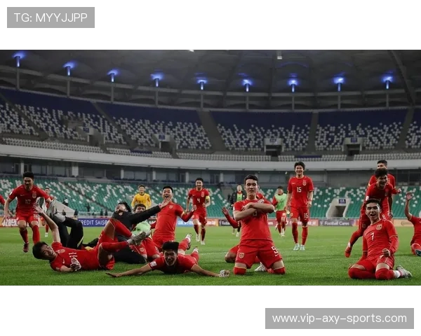 富利与上港激战正酣双方争夺激烈赛场精彩瞬间回顾